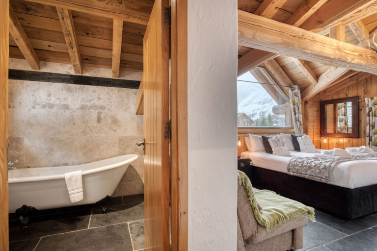 17122448225.MasterBedroom 768x512