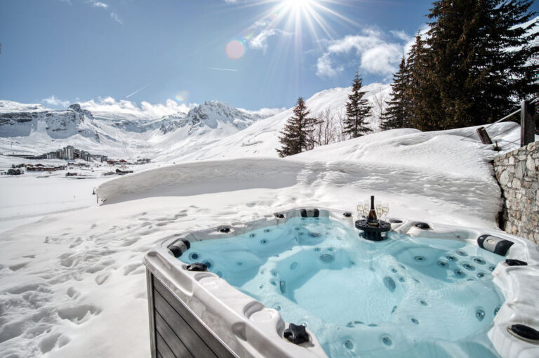 17121539773.Privatehottub 768x510
