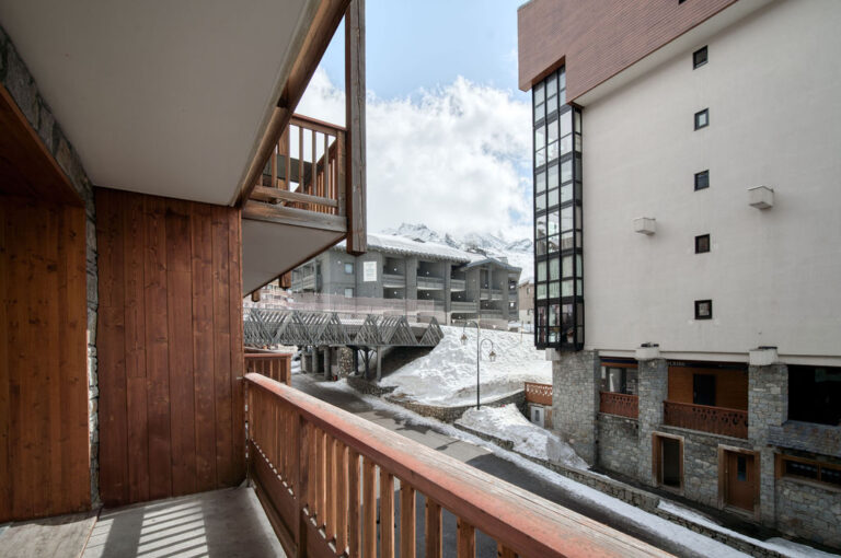 17121645625.Balcony 768x510